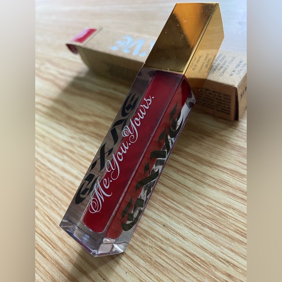 NIB - GXVE BY GWEN STEFANI
I’m Still Here Longwear for lips - Picture 9 of 13